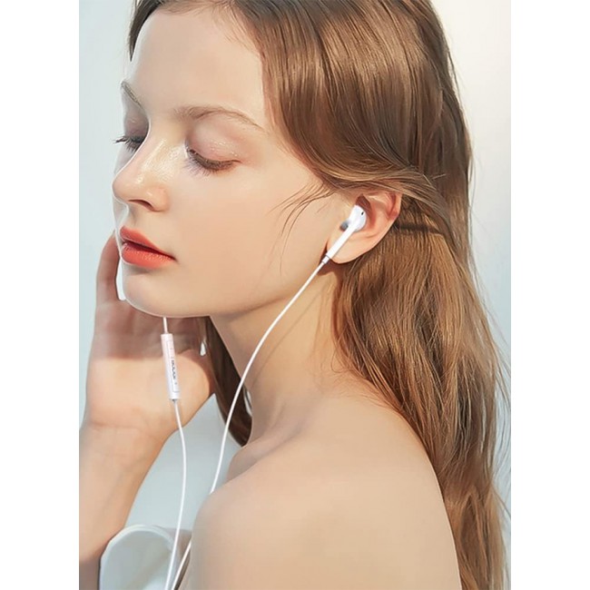 BOLICE USB C Headphones Compatiable with Samsung Galaxy S24 Plus USB C In-Ear Headphones with Microphone Volume Control and Pure Sound White