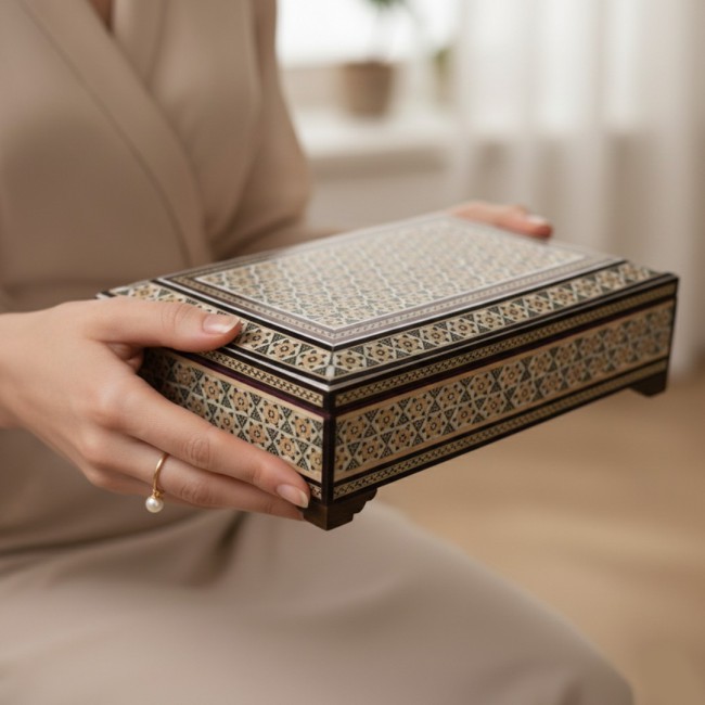 MARGOUN Handmade Khatamkari Inlaid Wooden Jewelry Box, Decorative Keepsake Box, Authentic Middle Eastern Marquetry Art, 22x14x6 cm